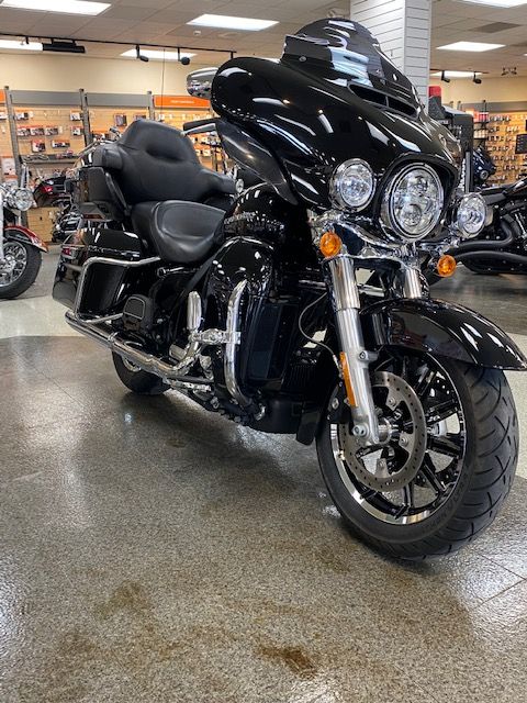 2019 Harley-Davidson Ultra Limited in Waterloo, Iowa - Photo 2