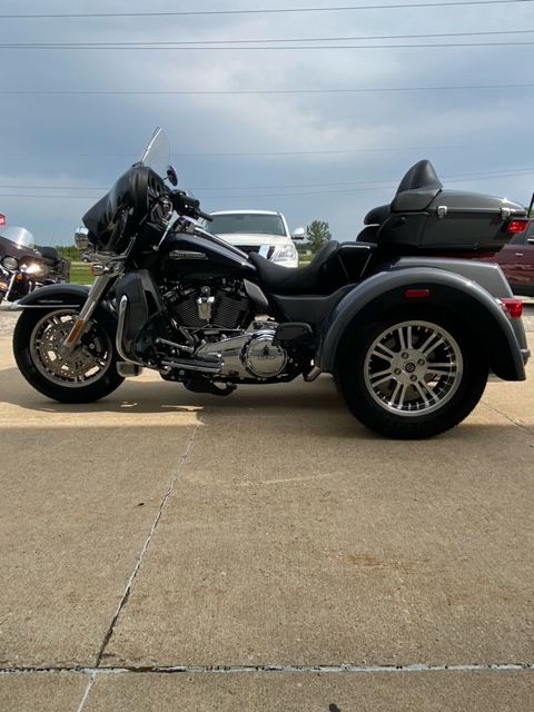 2022 Harley-Davidson Tri Glide® Ultra in Waterloo, Iowa - Photo 6