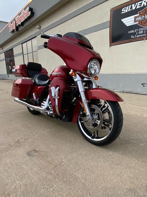 2019 Harley-Davidson Street Glide® in Waterloo, Iowa - Photo 2