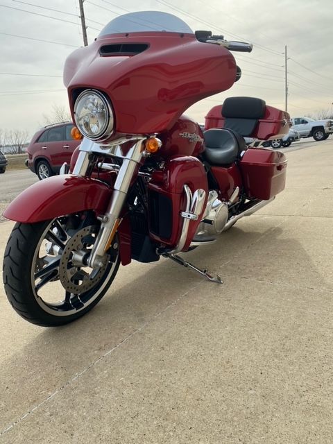 2019 Harley-Davidson Street Glide® in Waterloo, Iowa - Photo 7