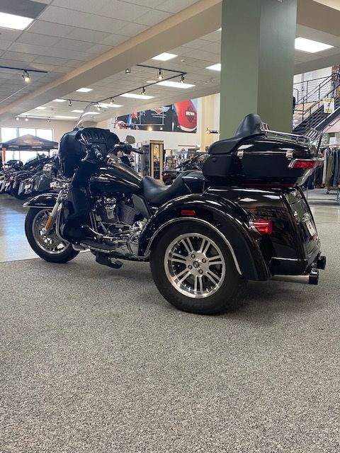 2019 Harley-Davidson Tri Glide® Ultra in Waterloo, Iowa - Photo 4