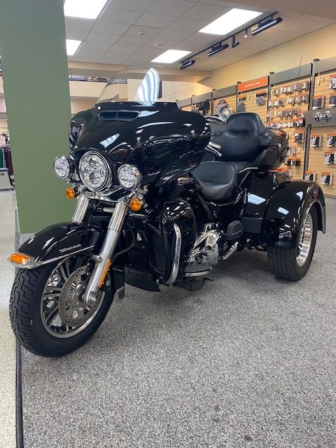 2019 Harley-Davidson Tri Glide® Ultra in Waterloo, Iowa - Photo 6