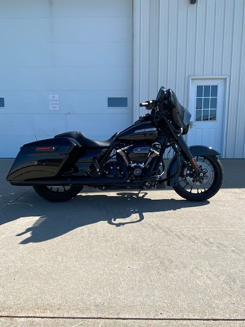 2018 Harley-Davidson Street Glide® Special in Waterloo, Iowa