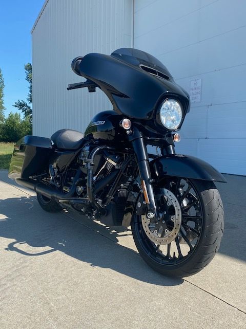 2018 Harley-Davidson Street Glide® Special in Waterloo, Iowa - Photo 2