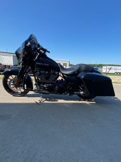 2018 Harley-Davidson Street Glide® Special in Waterloo, Iowa - Photo 6