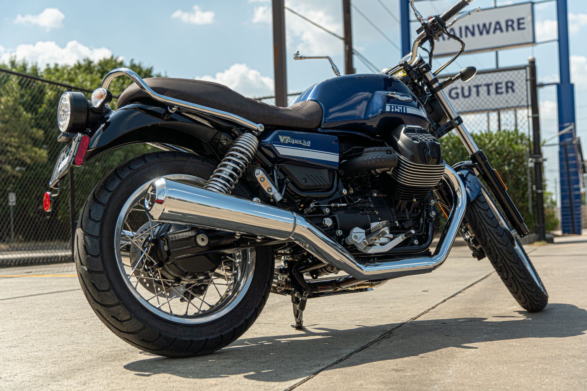 2022 Moto Guzzi V7 Special E5 in Houston, Texas - Photo 3