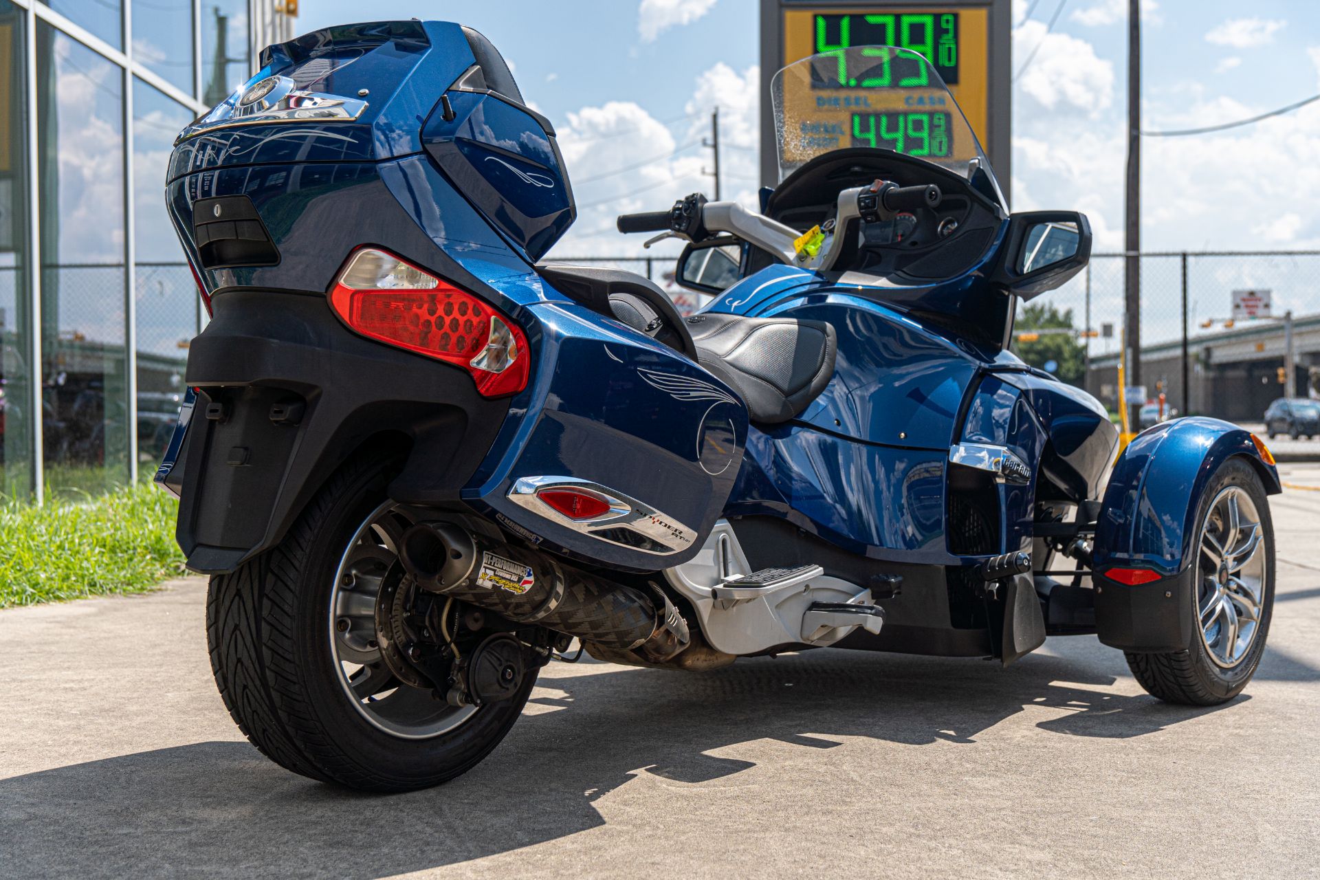 2011 Can-Am Spyder® RT Audio & Convenience SM5 in Houston, Texas - Photo 4