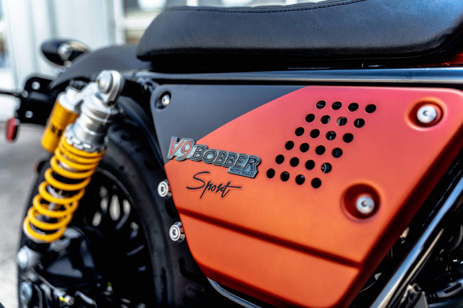 2020 Moto Guzzi V9 Bobber Sport in Houston, Texas - Photo 2