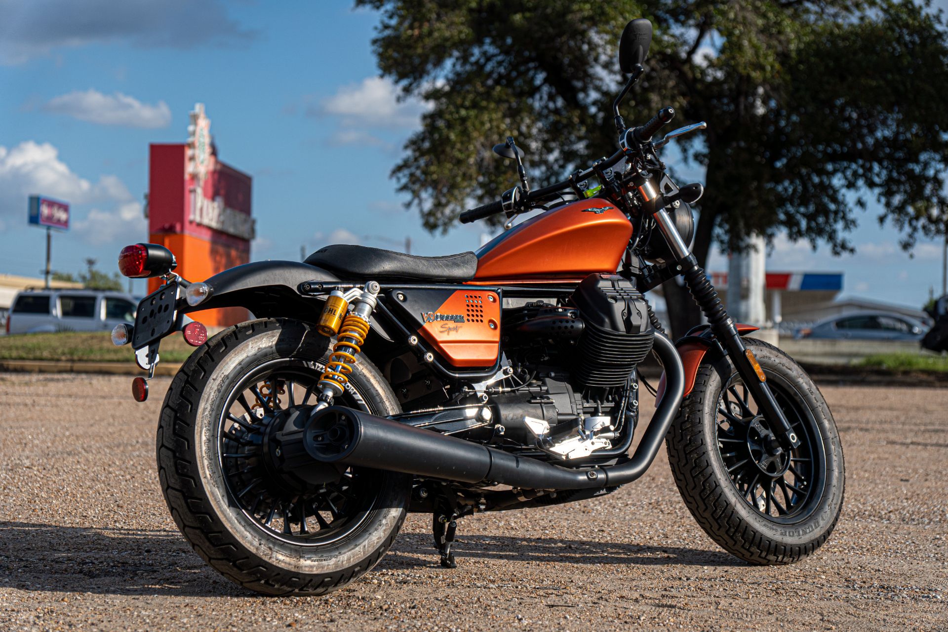 2020 Moto Guzzi V9 Bobber Sport in Houston, Texas - Photo 3