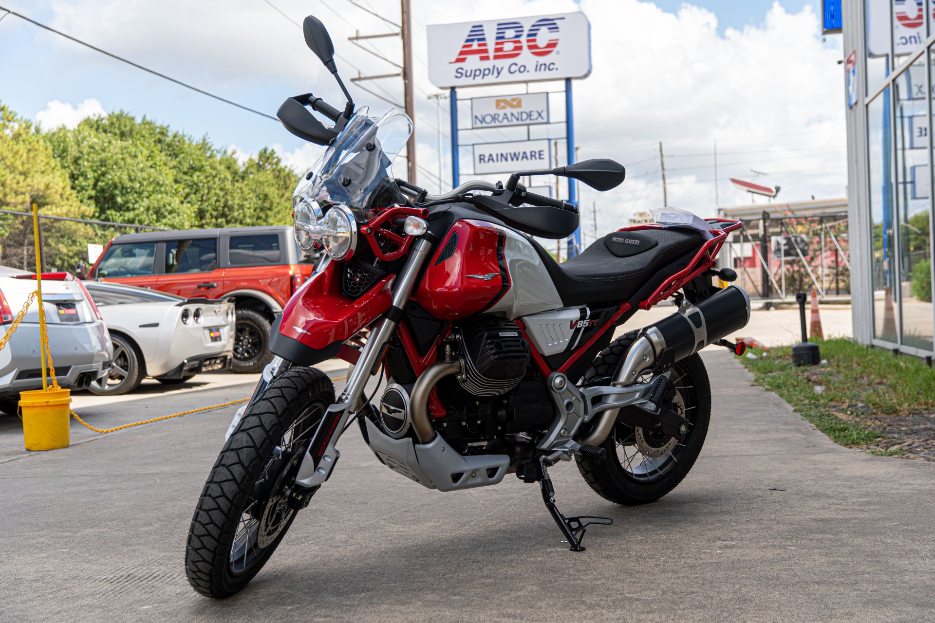 2022 Moto Guzzi V85 TT Adventure in Houston, Texas - Photo 7