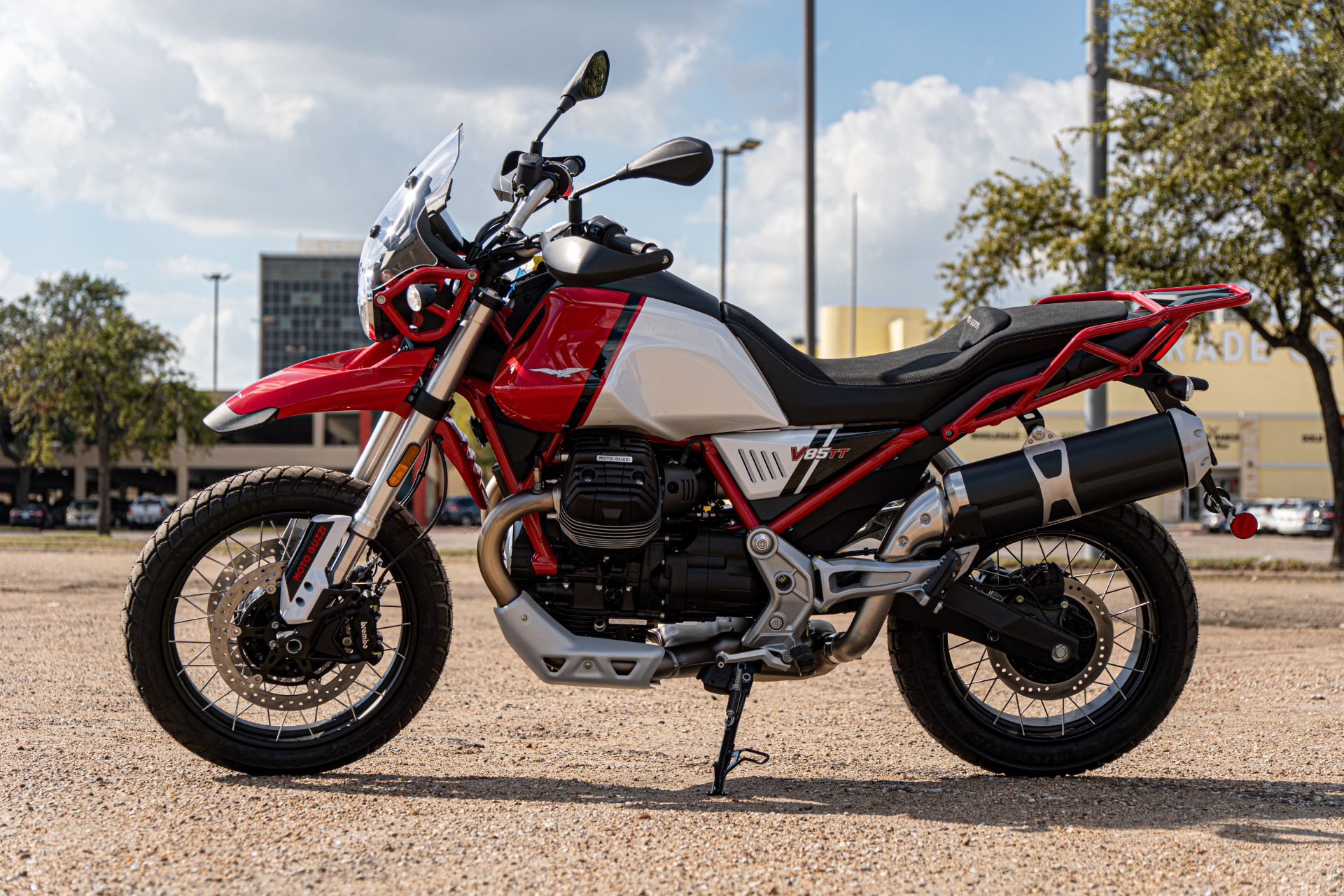 2022 Moto Guzzi V85 TT Adventure E5 in Houston, Texas - Photo 6