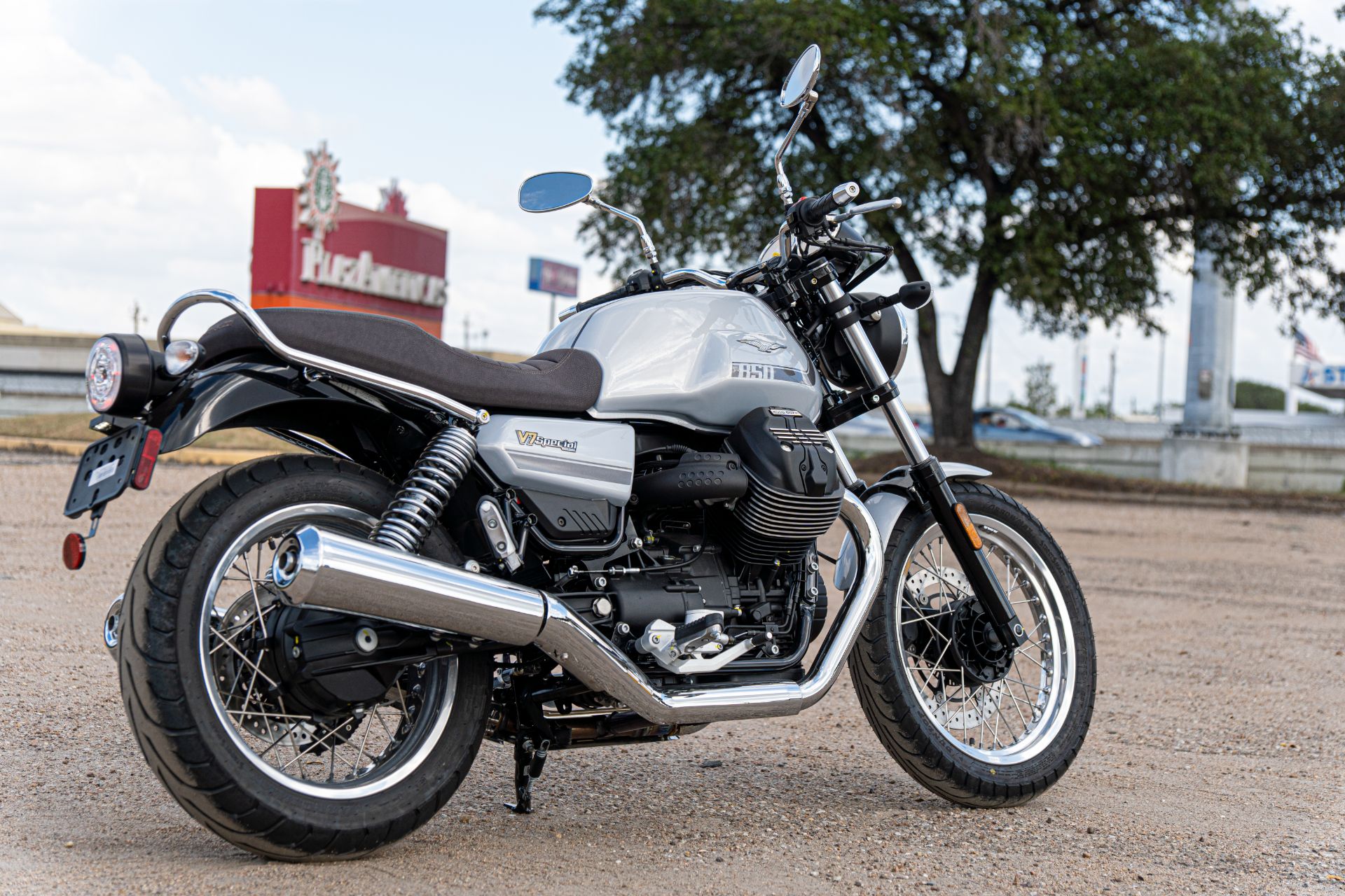 2022 Moto Guzzi V7 Special in Houston, Texas - Photo 3