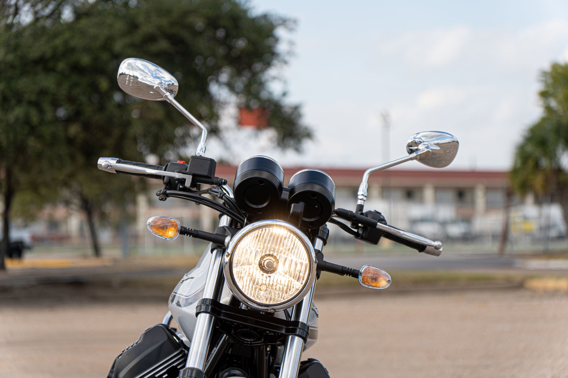 2022 Moto Guzzi V7 Special E5 in Houston, Texas - Photo 10