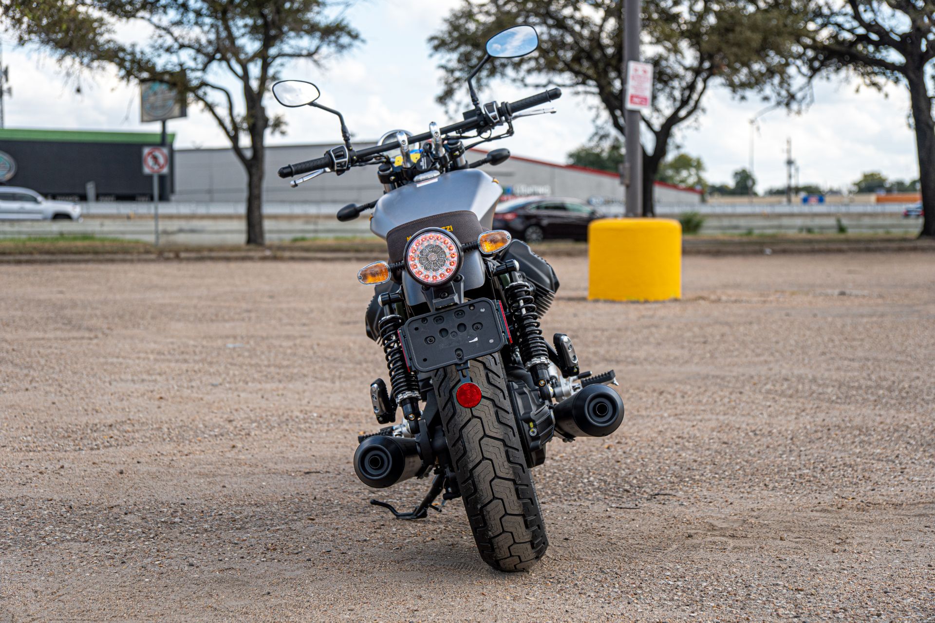 2022 Moto Guzzi V9 Bobber Centenario E5 in Houston, Texas - Photo 4