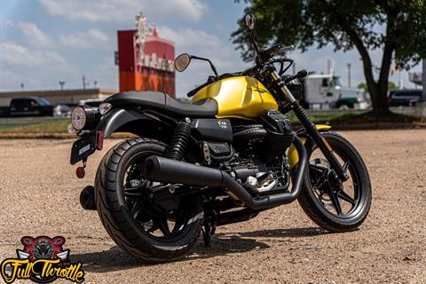 2022 Moto Guzzi V7 Stone in Houston, Texas - Photo 2