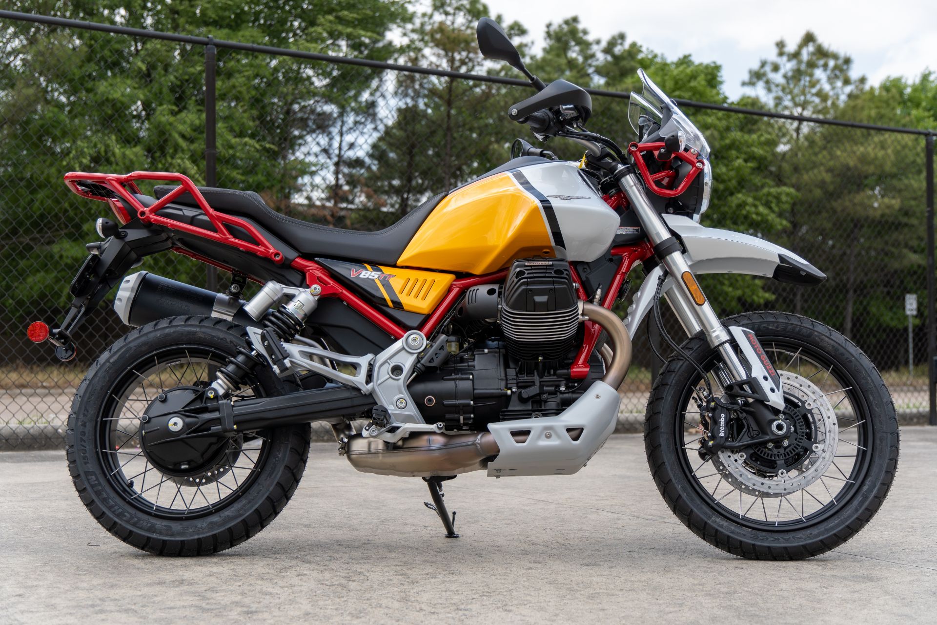 2022 Moto Guzzi V85 TT Adventure in Houston, Texas - Photo 2