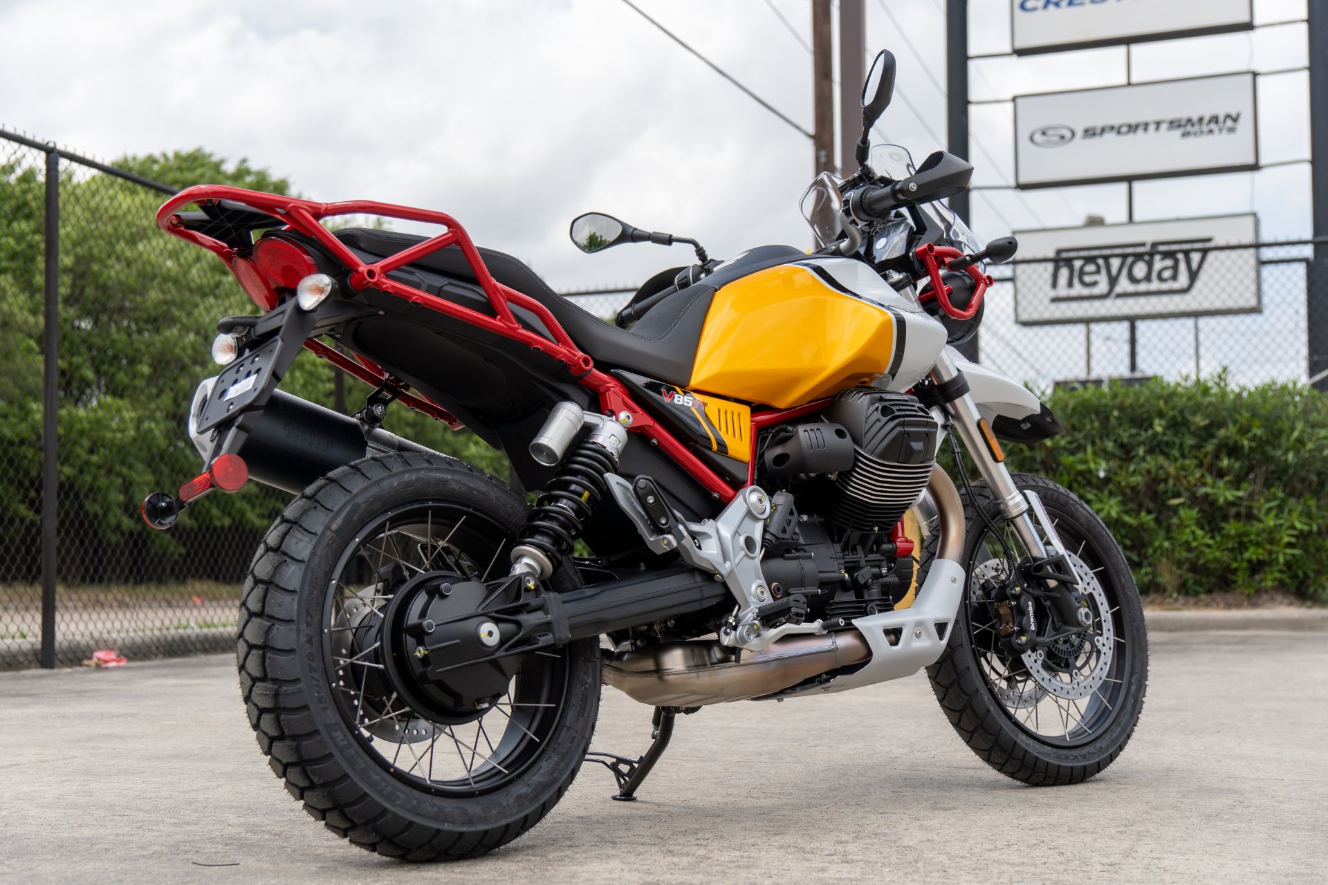 2022 Moto Guzzi V85 TT Adventure in Houston, Texas - Photo 3