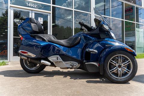 2011 Can-Am Spyder® RT Audio & Convenience SM5 in Houston, Texas - Photo 2