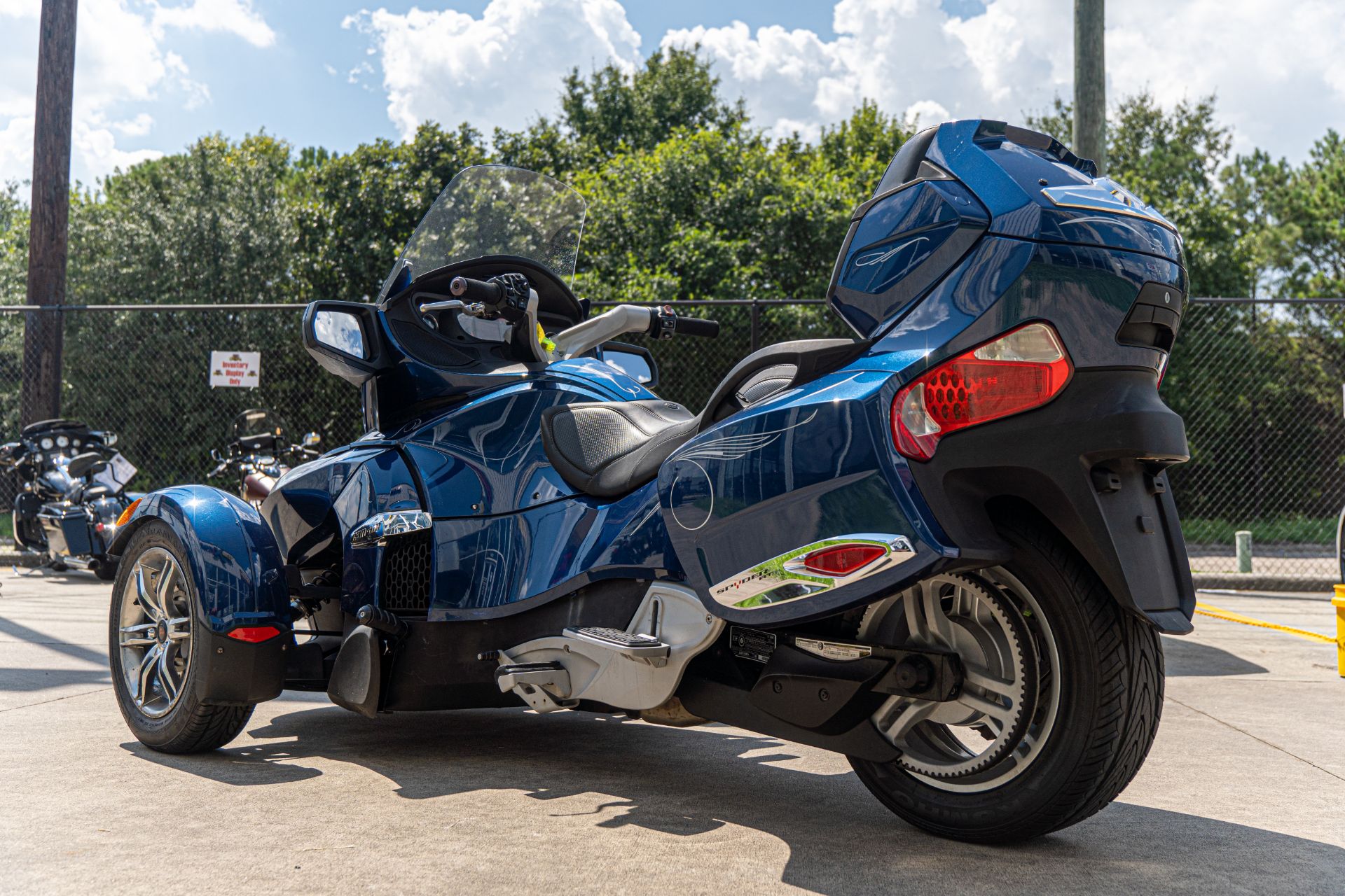 2011 Can-Am Spyder® RT Audio & Convenience SM5 in Houston, Texas - Photo 5