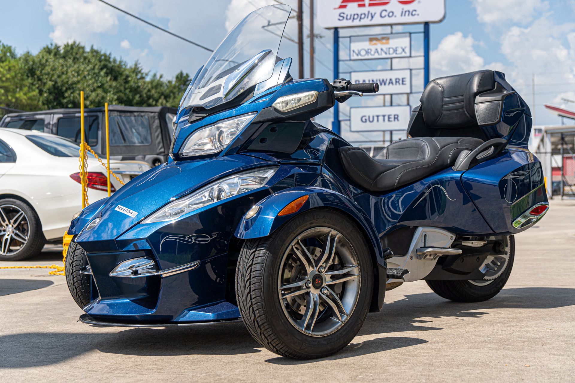 2011 Can-Am Spyder® RT Audio & Convenience SM5 in Houston, Texas - Photo 8