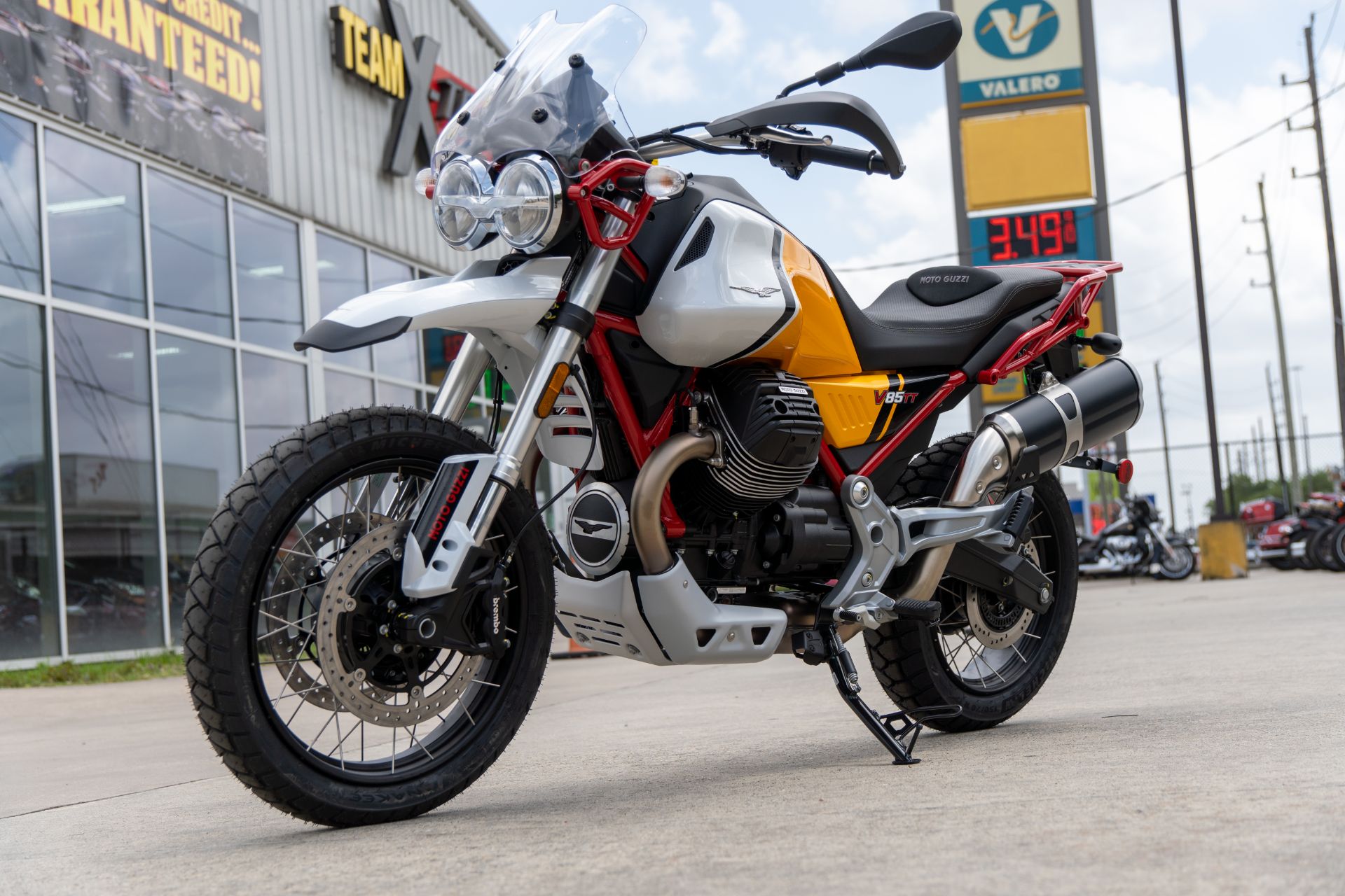 2022 Moto Guzzi V85 TT Adventure E5 in Houston, Texas - Photo 6