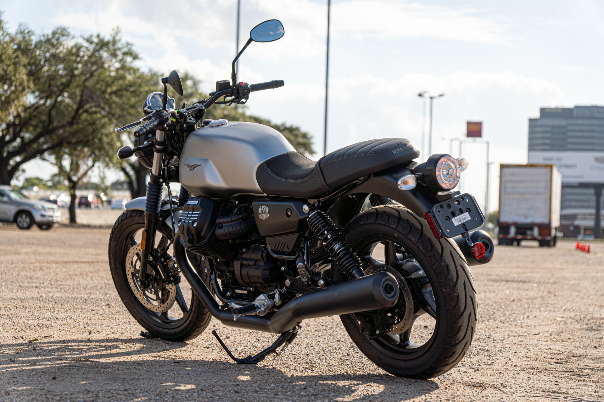 2022 Moto Guzzi V7 Stone in Houston, Texas - Photo 6
