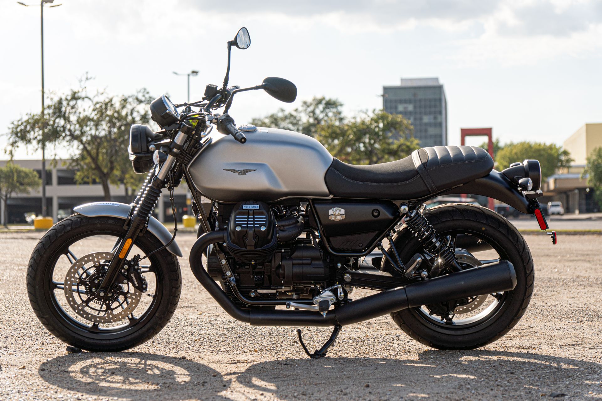 2022 Moto Guzzi V7 Stone E5 in Houston, Texas - Photo 7