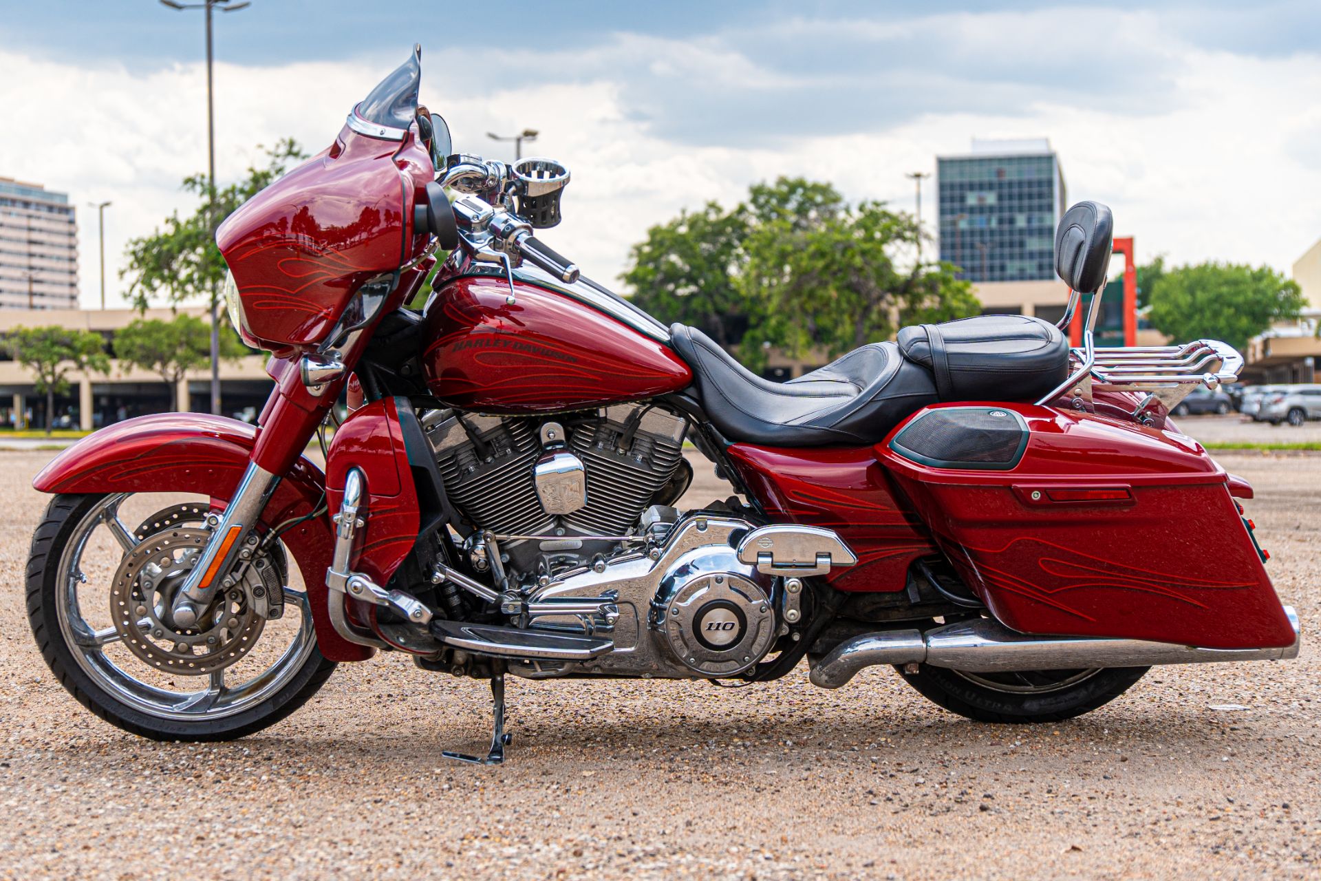 2016 Harley-Davidson CVO™ Street Glide® in Houston, Texas - Photo 7