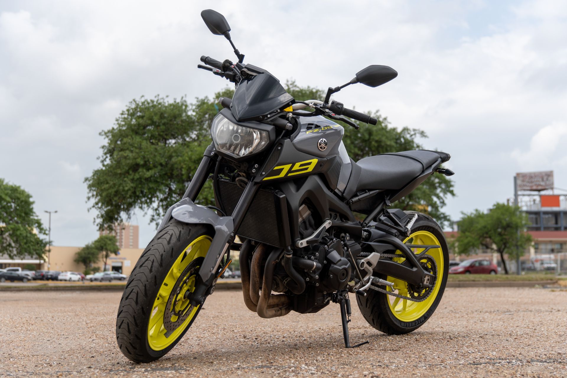 2016 Yamaha FZ-09 in Houston, Texas - Photo 7