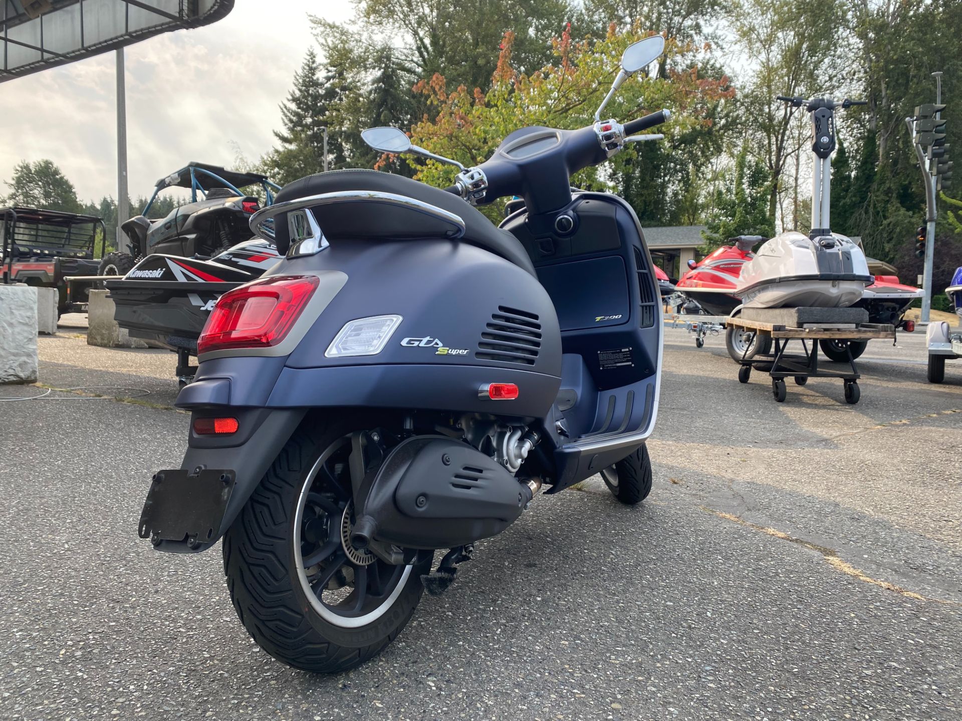 2024 Vespa GTS Super 300 Tech in Bellevue, Washington - Photo 4