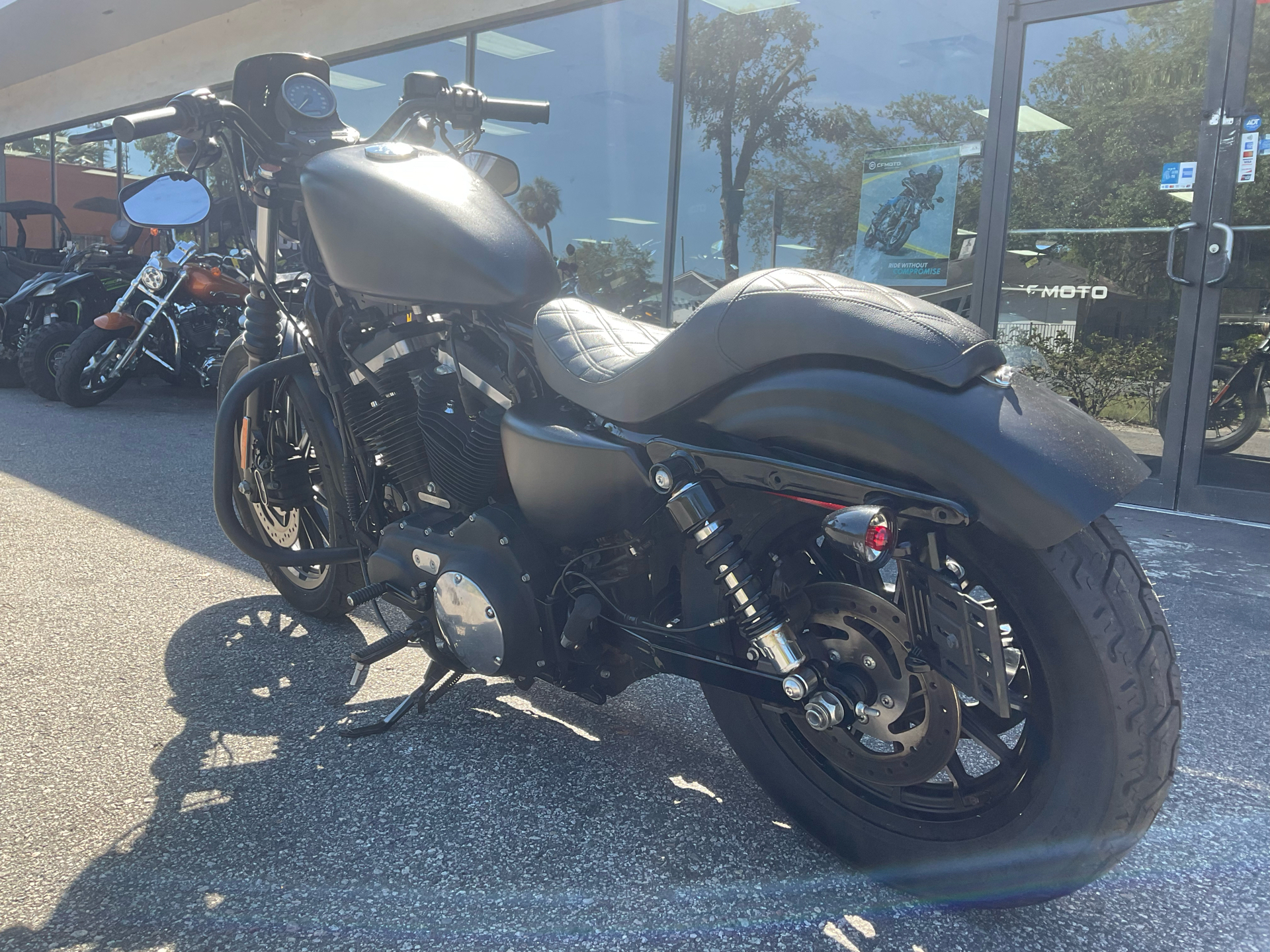 2015 Harley-Davidson Iron 883™ in Sanford, Florida - Photo 10