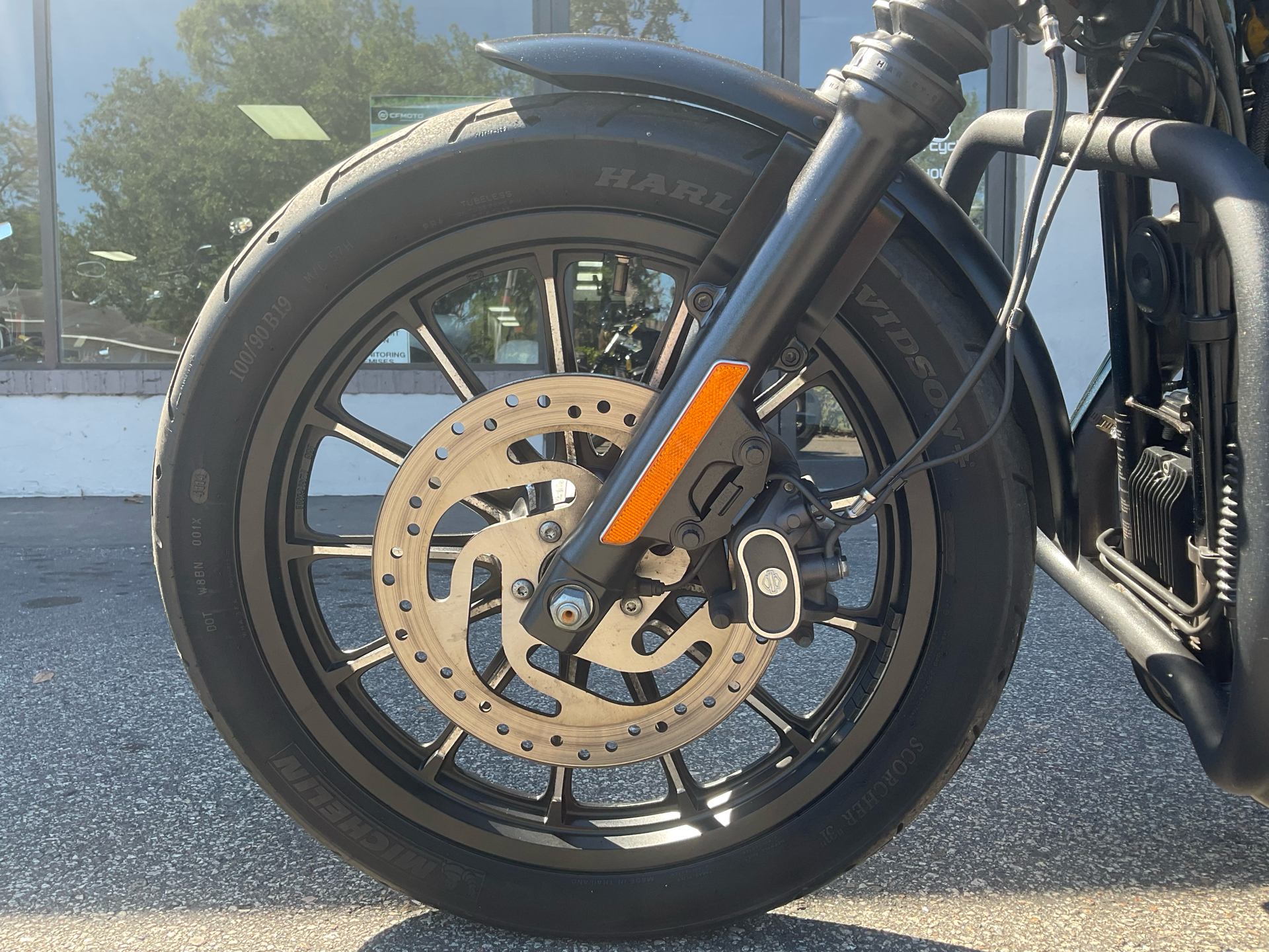2015 Harley-Davidson Iron 883™ in Sanford, Florida - Photo 14