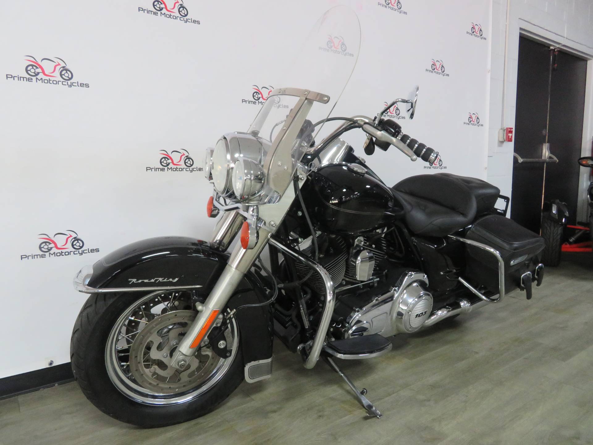 2013 Harley-Davidson Road King® Classic in Sanford, Florida - Photo 2