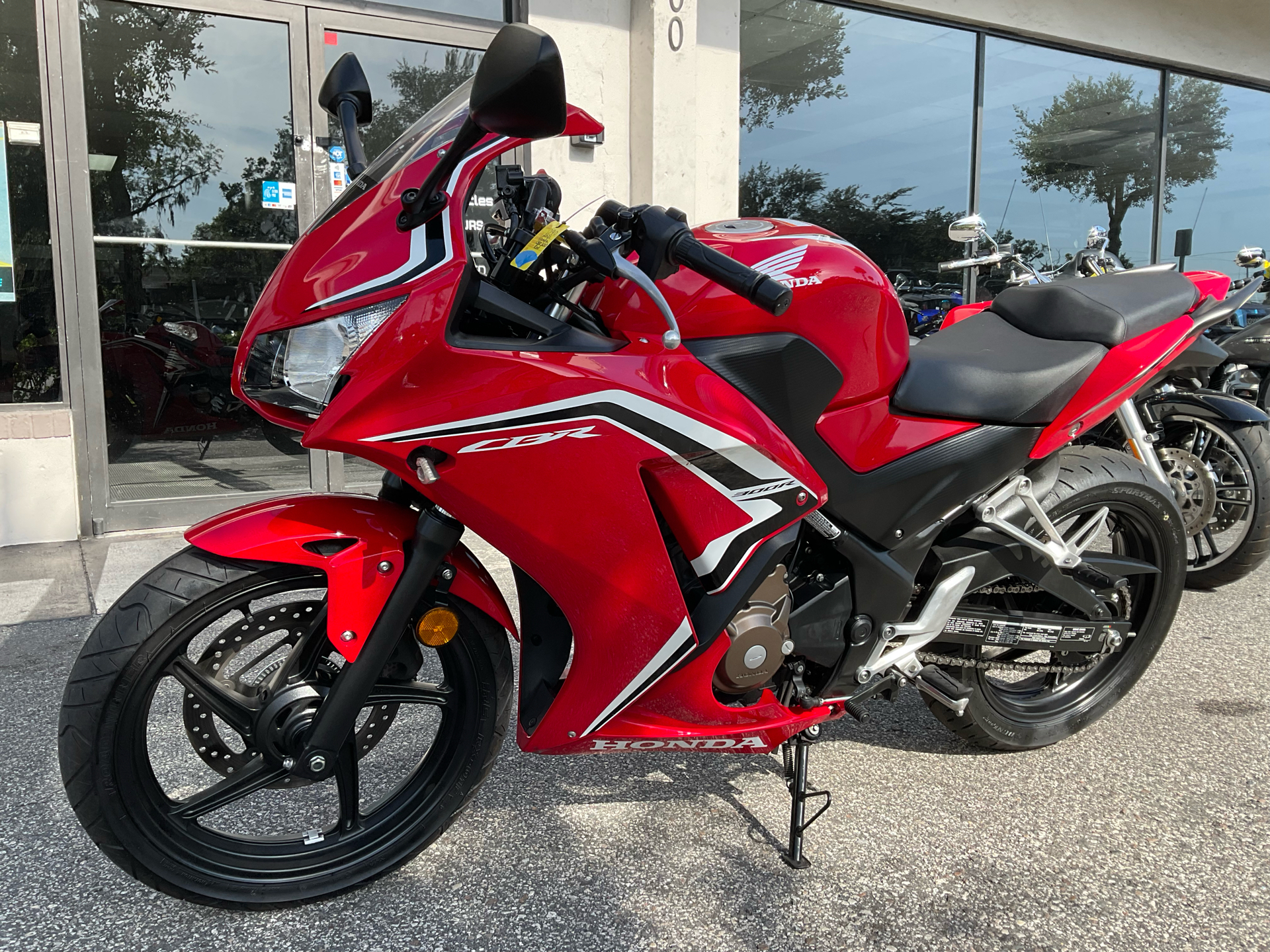 2021 Honda CBR300R ABS in Sanford, Florida - Photo 2