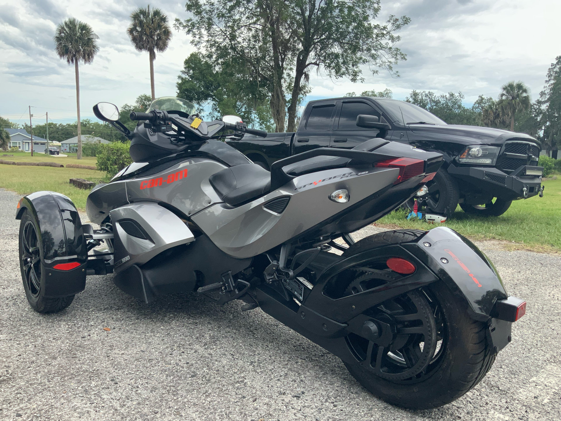2011 Can-Am Spyder® RS-S SE5 in Sanford, Florida - Photo 8