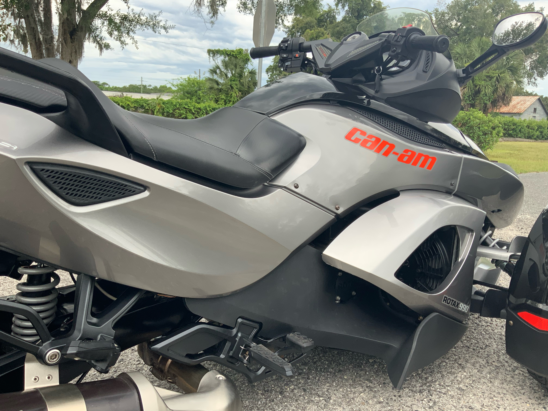 2011 Can-Am Spyder® RS-S SE5 in Sanford, Florida - Photo 12
