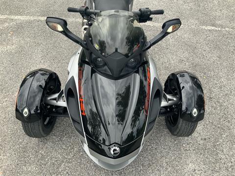 2011 Can-Am Spyder® RS-S SE5 in Sanford, Florida - Photo 17