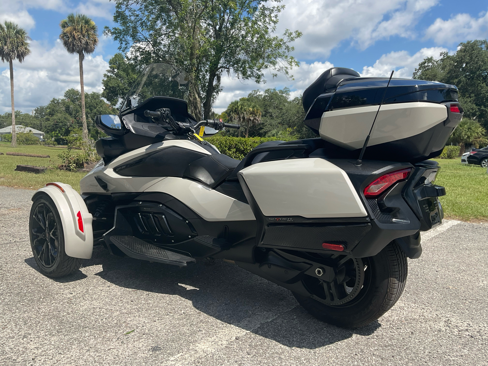 2020 Can-Am Spyder RT Limited in Sanford, Florida - Photo 8