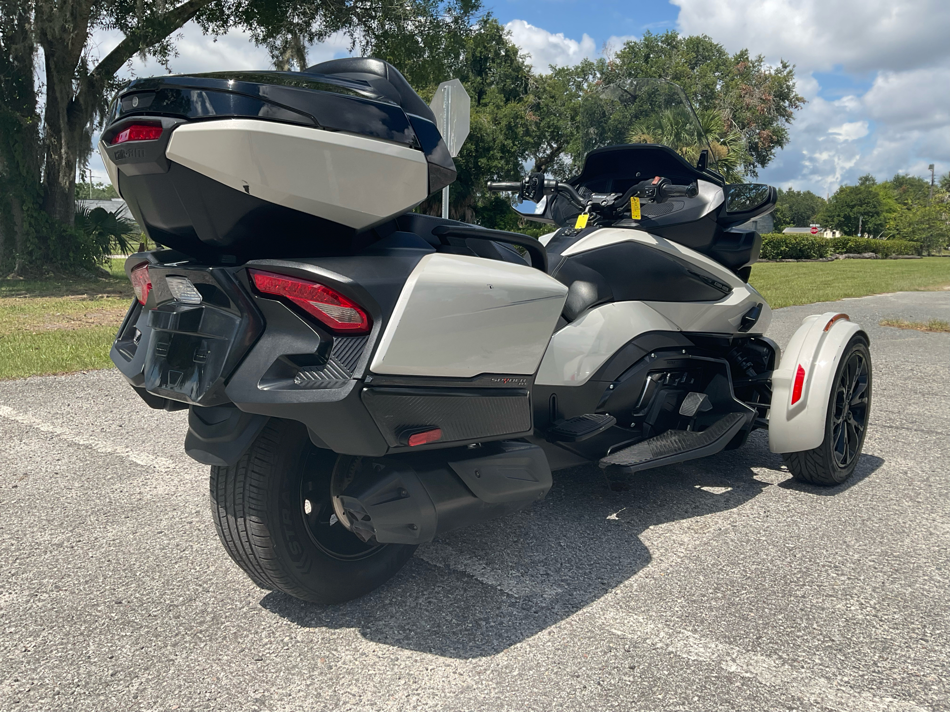 2020 Can-Am Spyder RT Limited in Sanford, Florida - Photo 10