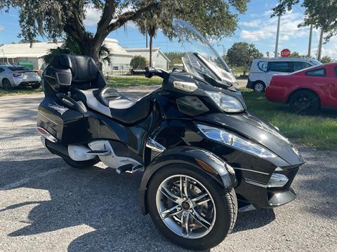 2010 Can-Am Spyder™ RT-S SE5 in Sanford, Florida - Photo 2