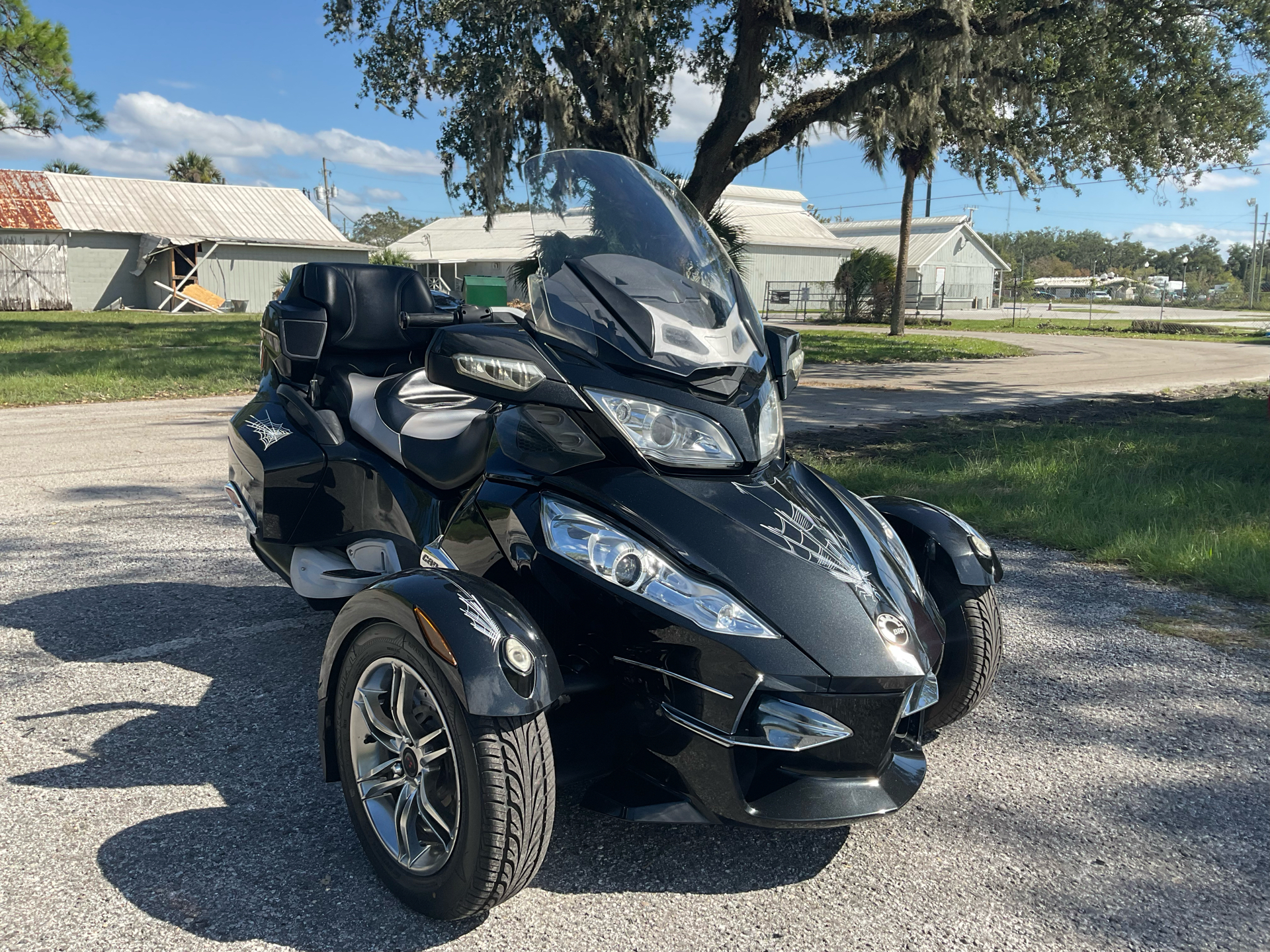2010 Can-Am Spyder™ RT-S SE5 in Sanford, Florida - Photo 3