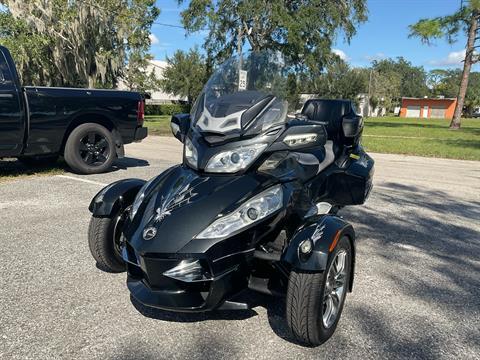 2010 Can-Am Spyder™ RT-S SE5 in Sanford, Florida - Photo 5