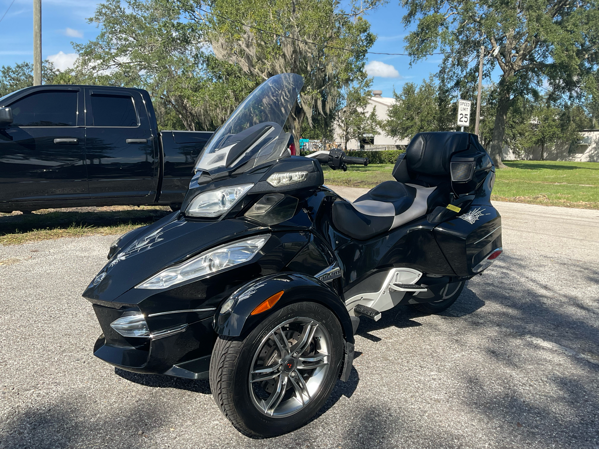 2010 Can-Am Spyder™ RT-S SE5 in Sanford, Florida - Photo 6