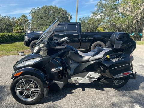 2010 Can-Am Spyder™ RT-S SE5 in Sanford, Florida - Photo 7