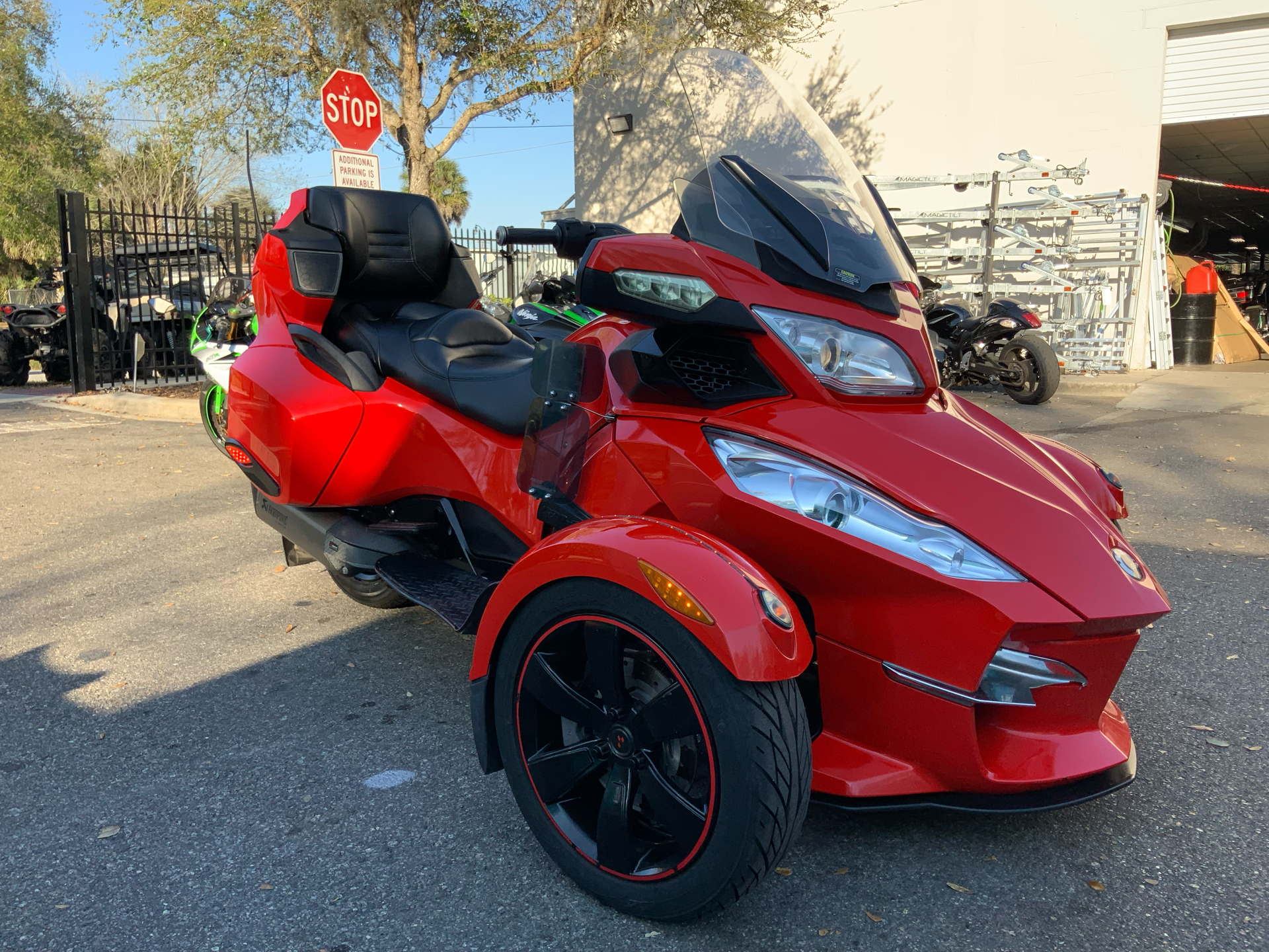 2012 Can-Am Spyder® RT-S SE5 in Sanford, Florida - Photo 6