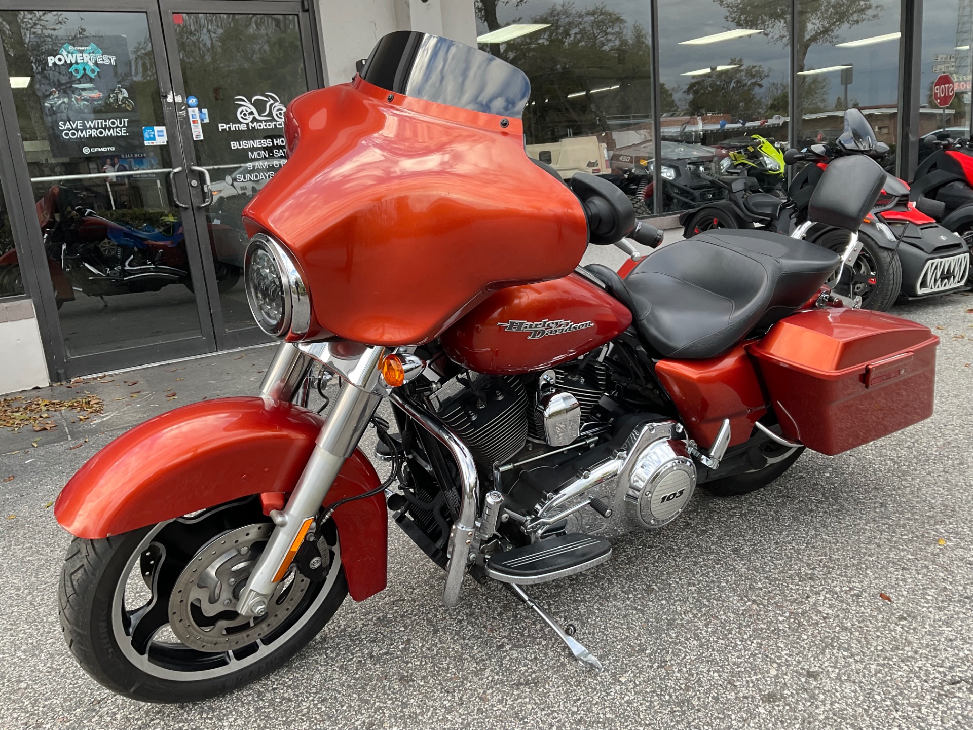 2011 Harley-Davidson Street Glide® in Sanford, Florida - Photo 2