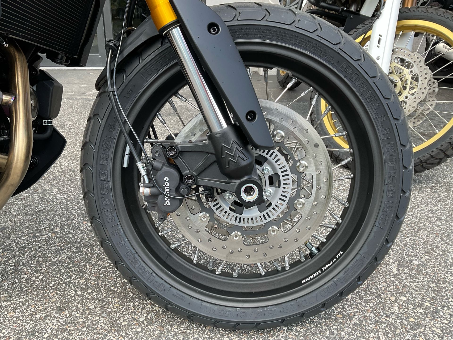 2023 Moto Morini SEIEMMEZZO SCR in Sanford, Florida - Photo 16