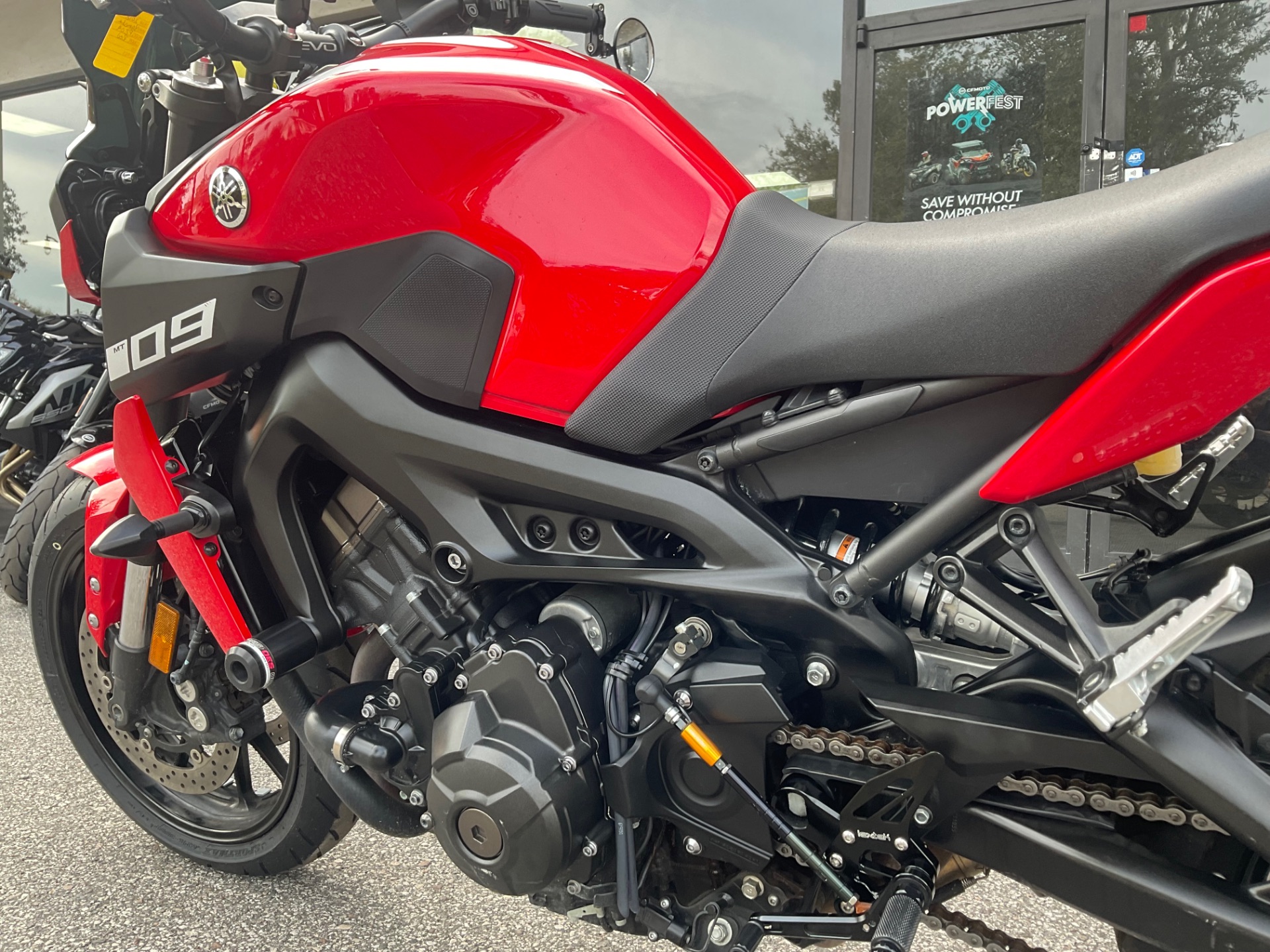 2018 Yamaha MT-09 in Sanford, Florida - Photo 12