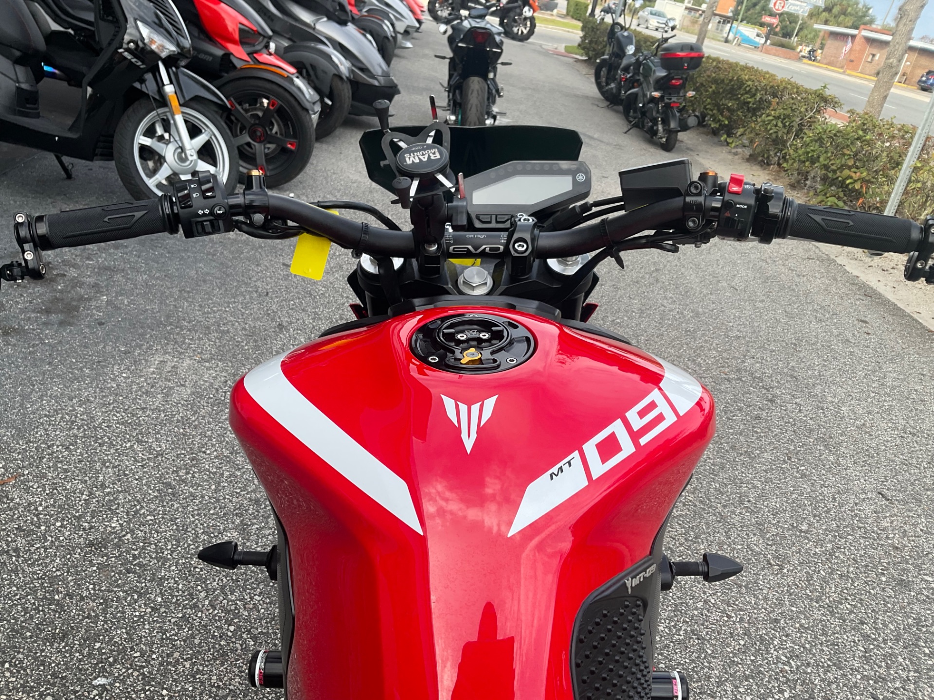 2018 Yamaha MT-09 in Sanford, Florida - Photo 24
