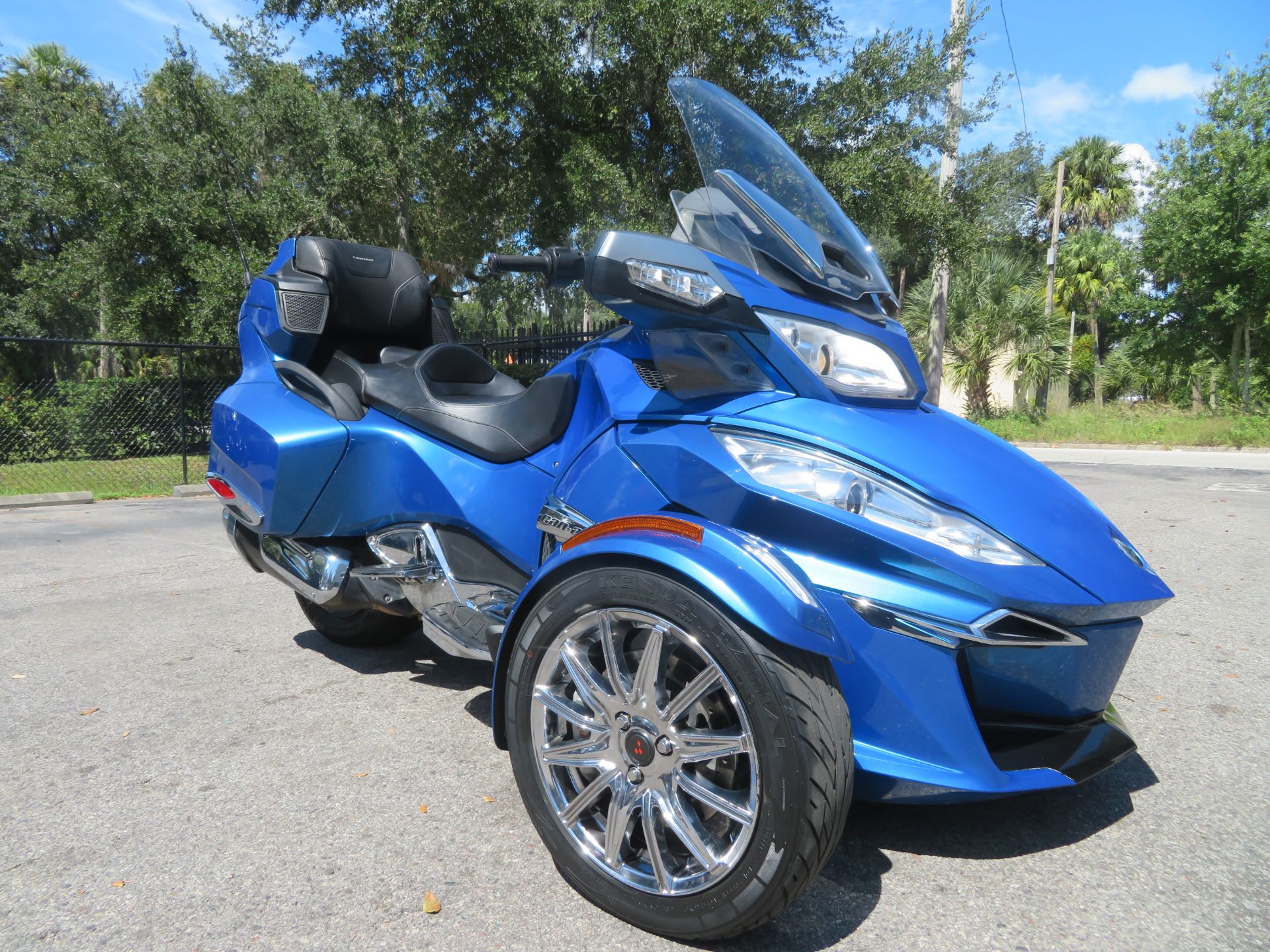 2018 Can-Am Spyder RT Limited in Sanford, Florida - Photo 2